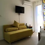 ゲストハウス Dimitrovi Guesthouse - Peaceful Stay Near Beach With Garden, Sarafovo 4*