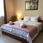 Dimitrovi Guesthouse - Peaceful Stay Near Beach With Garden, Sarafovo