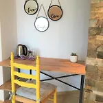 Dimitrovi Guesthouse - Peaceful Stay Near Beach With Garden, Sarafovo ゲストハウス 4*
