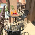 Dimitrovi Guesthouse - Peaceful Stay Near Beach With Garden, Sarafovo ゲストハウス 4*