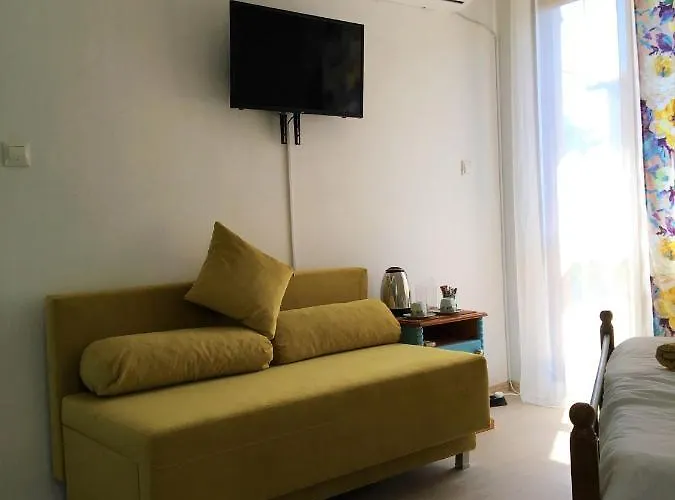 Gæstehus Dimitrovi Guesthouse - Peaceful Stay Near Beach With Garden, Sarafovo 4*