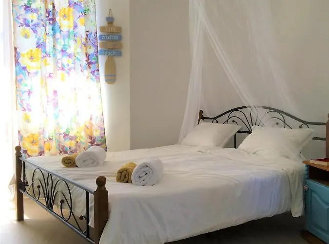 Dimitrovi Guesthouse - Peaceful Stay Near Beach With Garden, Sarafovo 4* Burgas City