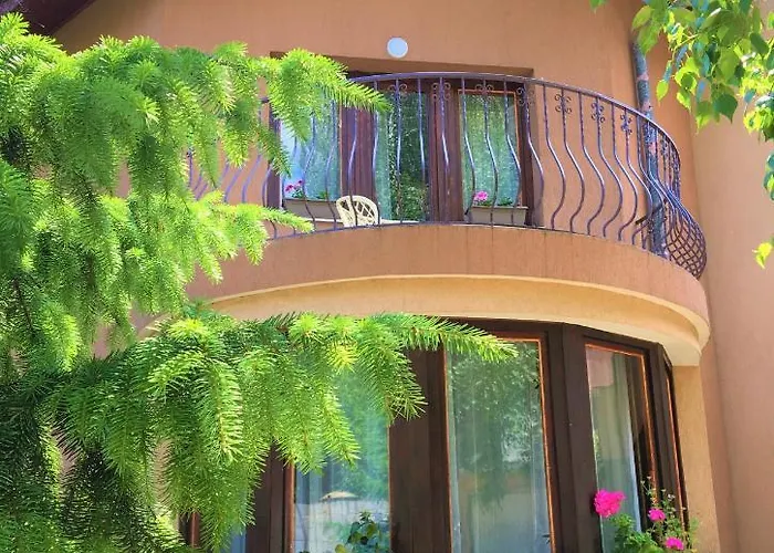 Dimitrovi Guesthouse - Peaceful Stay Near Beach With Garden, Sarafovo 4*