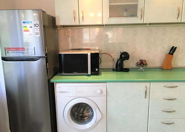 Dimitrovi Guesthouse - Peaceful Stay Near Beach With Garden, Sarafovo Gæstehus Burgas City
