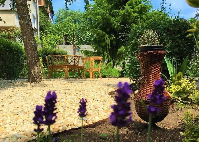 Dimitrovi Guesthouse - Peaceful Stay Near Beach With Garden, Sarafovo 4* Burgas City