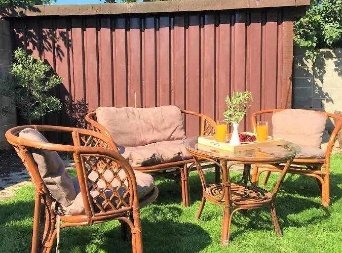 Dimitrovi Guesthouse - Peaceful Stay Near Beach With Garden, Sarafovo Gæstehus 4*