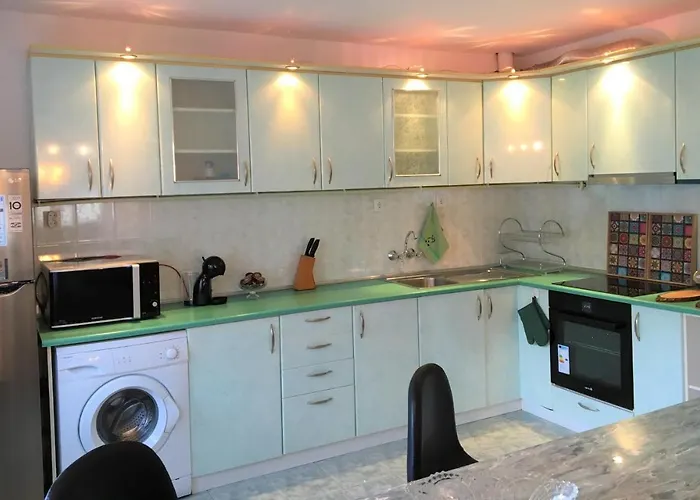 Gæstehus Dimitrovi Guesthouse - Peaceful Stay Near Beach With Garden, Sarafovo