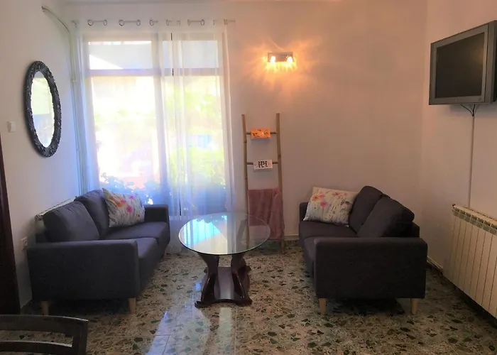 Dimitrovi Guesthouse - Peaceful Stay Near Beach With Garden, Sarafovo 4* Burgas City