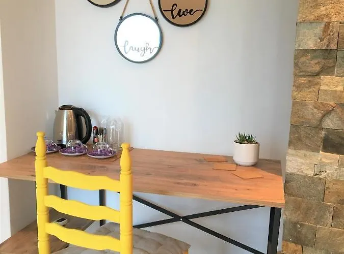 Dimitrovi Guesthouse - Peaceful Stay Near Beach With Garden, Sarafovo Gæstehus 4*