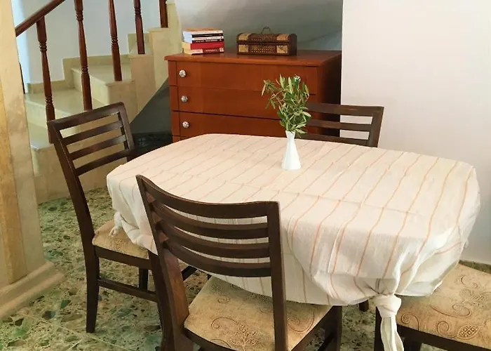 Gæstehus Dimitrovi Guesthouse - Peaceful Stay Near Beach With Garden, Sarafovo Burgas City