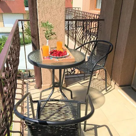 Dimitrovi - Peaceful Near With Garden, Sarafovo Guest house 3*
