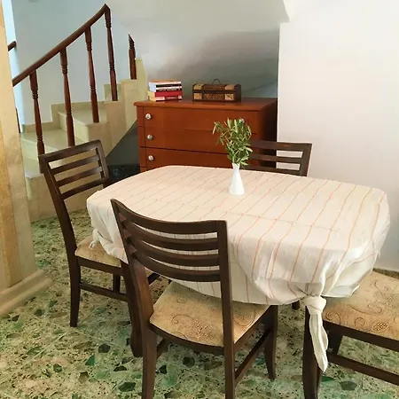 Guest house Dimitrovi - Peaceful Near With Garden, Sarafovo Burgas